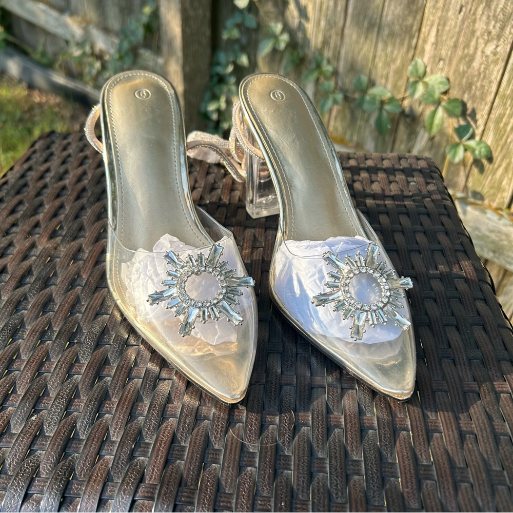 NWOT ZBY Clear Block Heel Strappy Shoes Size 6